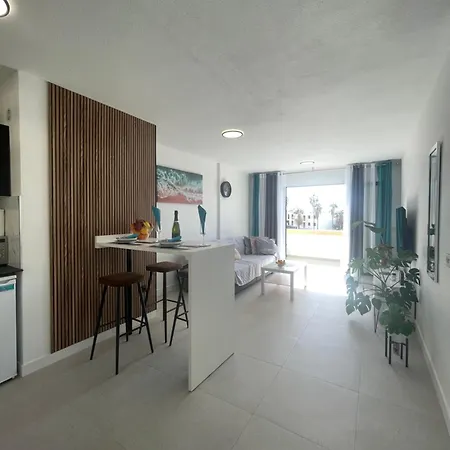 Royal View - Playa De Americas 公寓 *